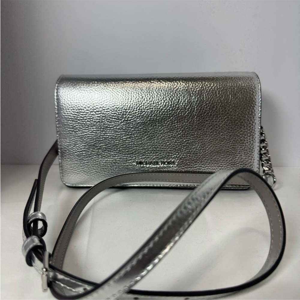 MICHAEL Michael Kors Metallic Silver Crossbody Wallet